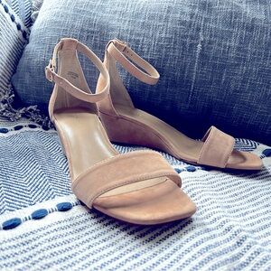 Cute Ann Taylor wedges.